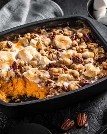 Süßkartoffel-Auflauf mit Marshmallows und Pekannüssen