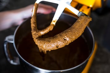 Lebkuchenteig am Rührgerät