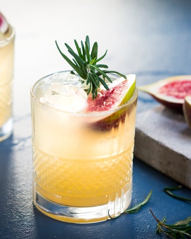 Drink mit Feigenkonfitüre und Rosmarin.