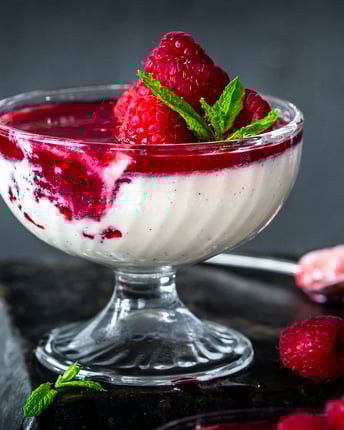 Bayerische Creme it Himbeersauce