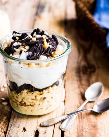 Overnight Oats mit Skyr und Oreokeksen