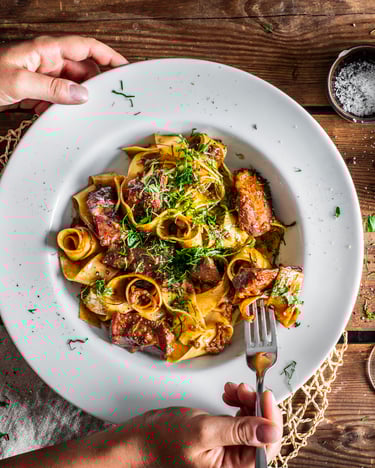 Pappardelle-Bandnudeln mit Wildschwein