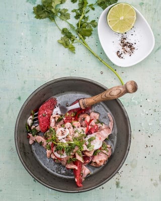 Ceviche vom Lachs mit Limette und Ingwer.