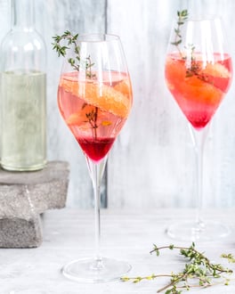 2 Gläser mit Sekt