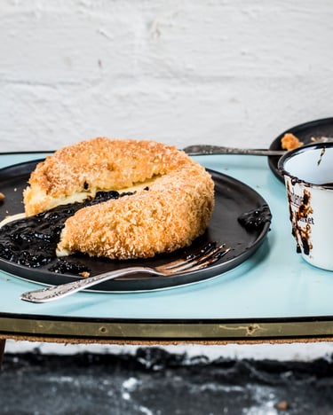 Camembert mit Zwetschgen-Chutney.