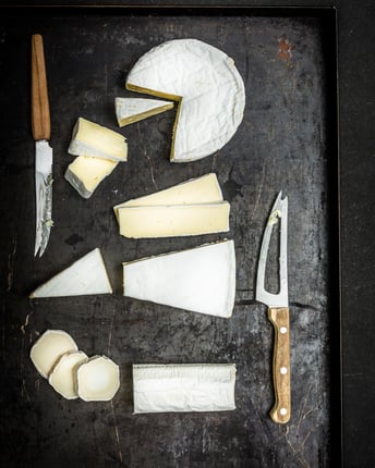 Weichkäse mit Käsemessern