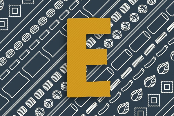 Buchstabe E in gelb auf dunklem Hintergrund