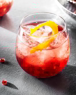 Alkoholfreier Cocktail mit Granatapfelsaft.