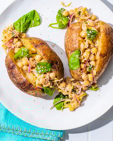 Vegane Kumpir mit Kichererbsen-Salat