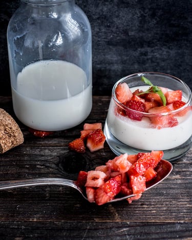 Joghurt-Pannacotta mit Erdbeeren