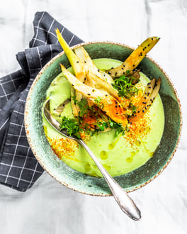 Erbsensuppe mit Fenchel-Einlage von oben fotografiert