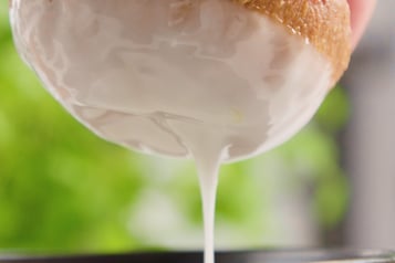 Der Berliner wird in Zuckerguss gedippt