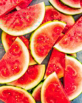 Nahaufnahme von einer in Scheiben geschnittenen Wassermelone