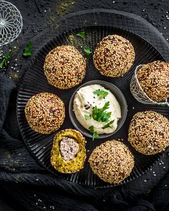 Orientalische Kibbeh mit Dip