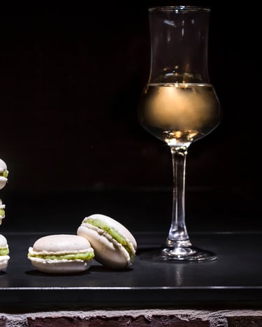 Wodka mit Erdbeeren, Schokolade und Basilikum
