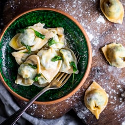 Tortellini mit Spinat-Ricotta-Füllung von oben