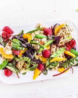 Selbstgemachtes Tabouleh mit Himbeeren