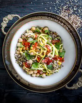 Mediteraner Kichererbsensalat mit Quinoa