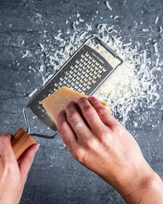 Parmesan reiben Topshot