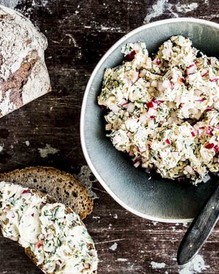 Radieschen-Rucola-Butter