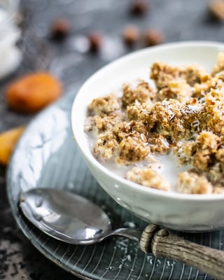 Raw Granola mit Mandelmilch