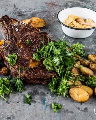 Cote-de-Boeuf-mit-Wegdes-und-Curry-Whiskey-Sosse