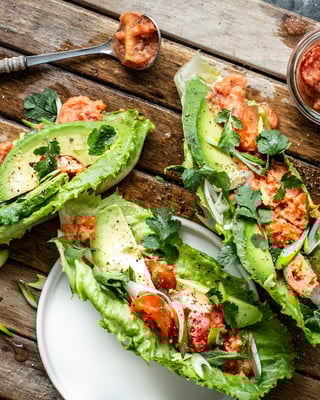 Raw Tacos mit Avocado und Tomaten-Salsa