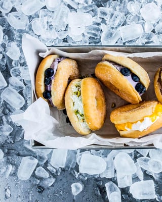 Donut-Eis-Sandwich mit 4 Füllungen