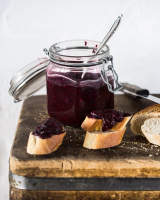 Einfache Beerenmarmelade mit Chiasamen