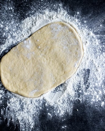 Flammkuchenteig mit Hefe