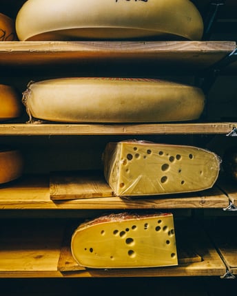 Schweizer Aop Kaese 16 Emmentaler
