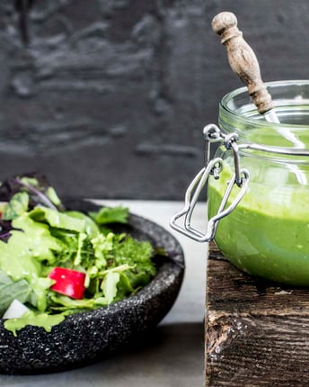Joghurt-Dressing mit Roquefort