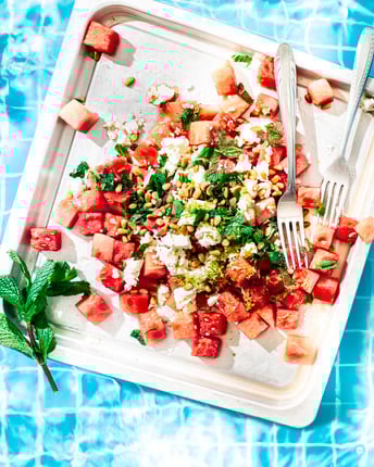 Klassischer Wassermelonensalat mit Feta und Minze
