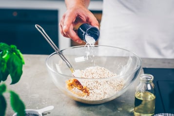 Fruehstueckskekse Mit Kuerbis Trockene Zutaten Mischen