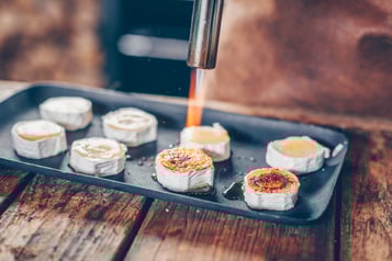 Salat Mit Ziegenkaese Flambieren