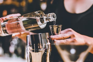Klassischer Espresso Martini Step Wodka Abmessen