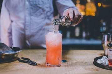 mit Soda Wasser auffüllen