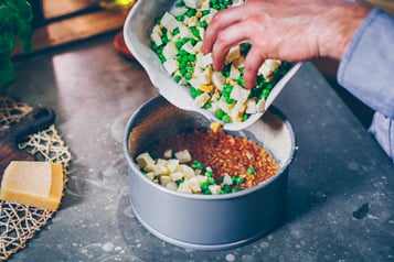 Füllung-zum-Ragu-geben