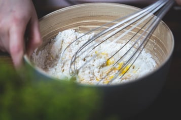 Sellerie Tempura Teig Verrühren