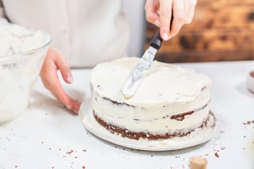 Torte glatt streichen