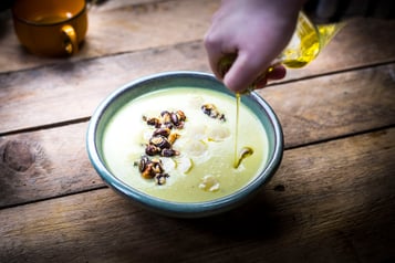 Pastinakensuppe Mit Senf Granola Suppe Garnieren