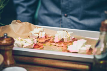 Pomelo mit Feta und Honig