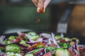 Rosenkohl Und Sucuk In Pfanne Anbraten