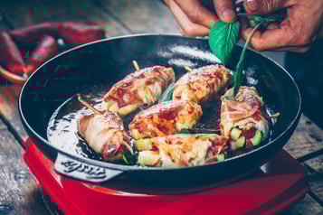 Pancetta-Röllchen und Salbei