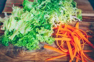 Salat Und Moehrenstreifen