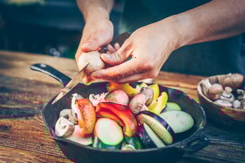 Gegrillte Dorade Mit Antipasti Gemüse Vorbereiten