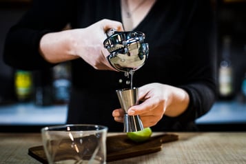 Limettensaft auspressen