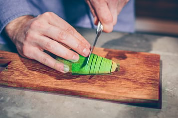 Vegane Avocado Hummus Stulle Avocado Schneiden