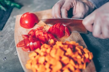 Minestrone Con Verdure  Tomate Schneiden