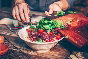 Nudelsalat Mit Bresaola Und Parmesan Zutaten Mischen